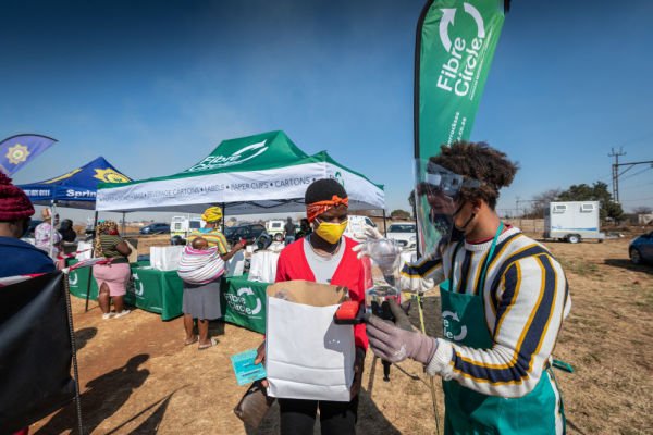 1500 informal recycling collectors receive care packs from South African paper and paper packaging sector